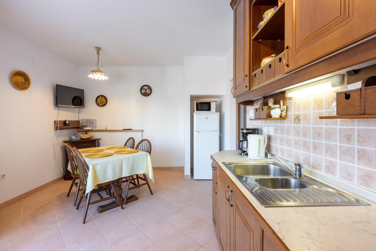Apartments Villa Mavero Banjole Extérieur photo