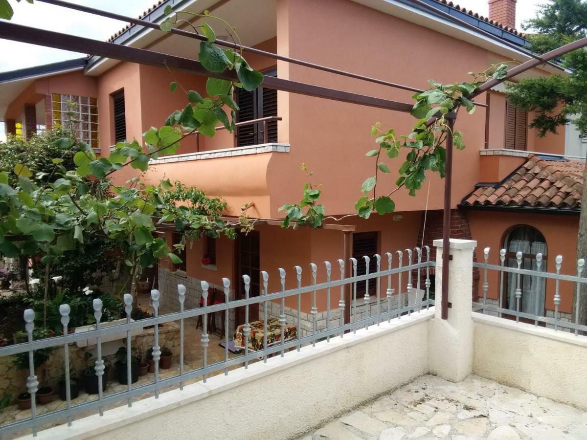 Apartments Villa Mavero Banjole Extérieur photo